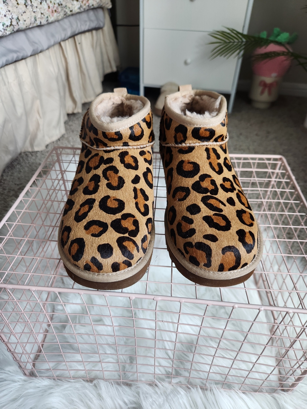 Sz 9 Ugg Ultra Mini Slip-on Booties - Picture 2 of 7